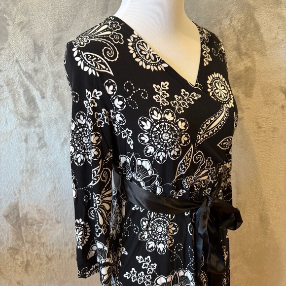 NWT Paisley Floral Monochrome Belted Stretch Dress Sz 16 - Picture 4 of 10
